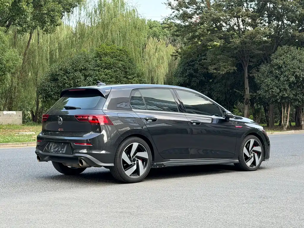 Volkswagen Golf GTI — фото 4
