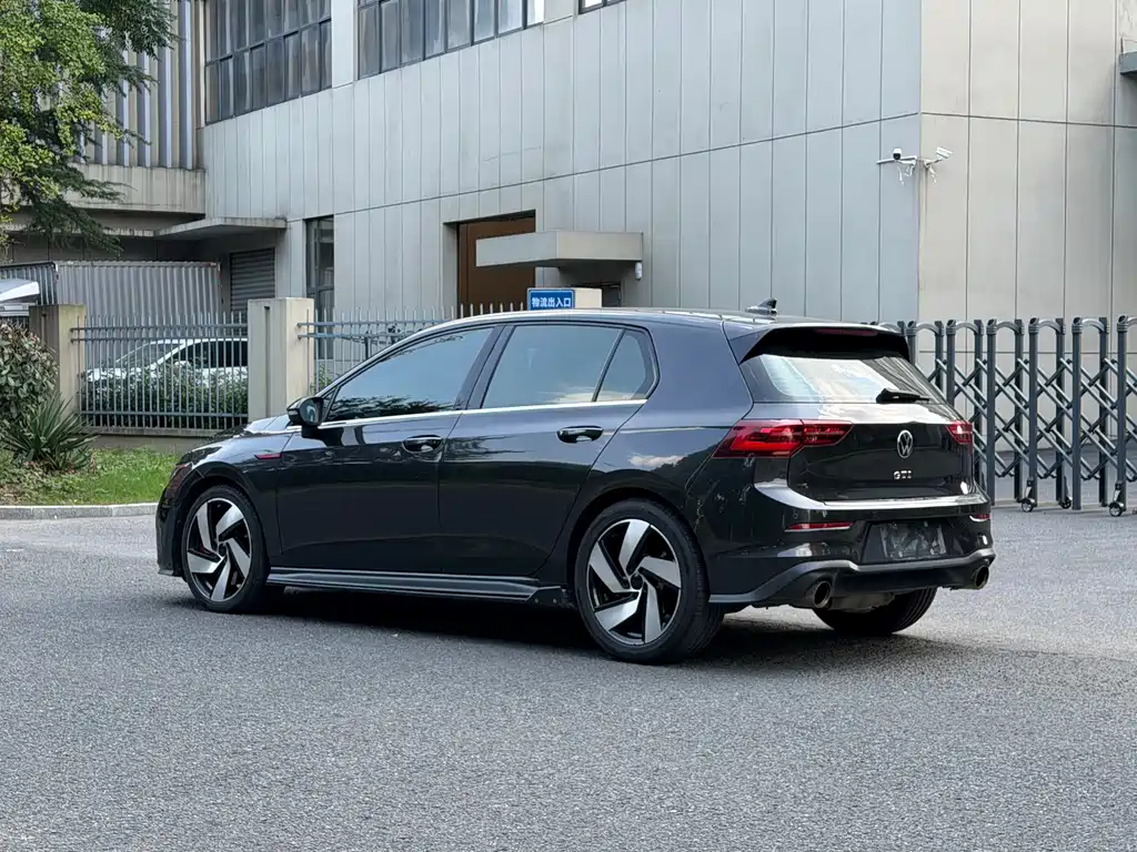 Volkswagen Golf GTI — фото 6