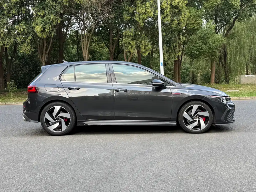 Volkswagen Golf GTI — фото 7