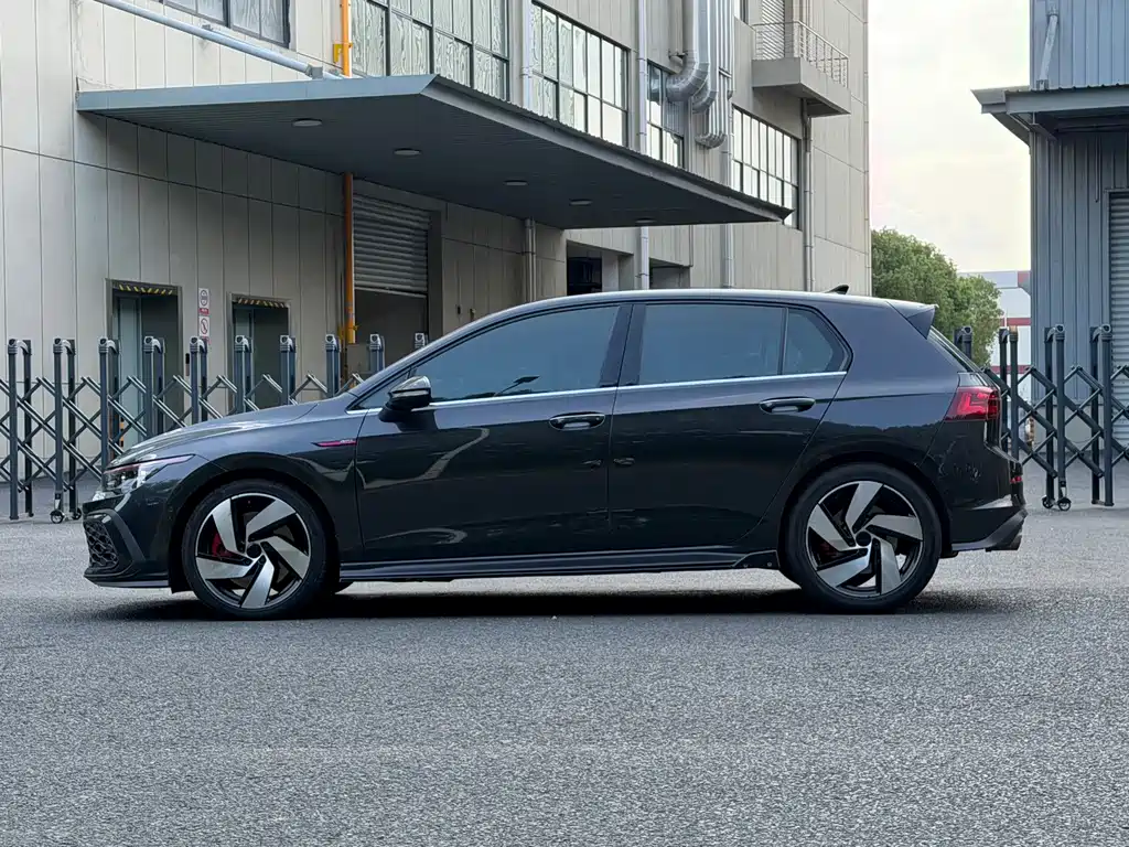 Volkswagen Golf GTI — фото 8