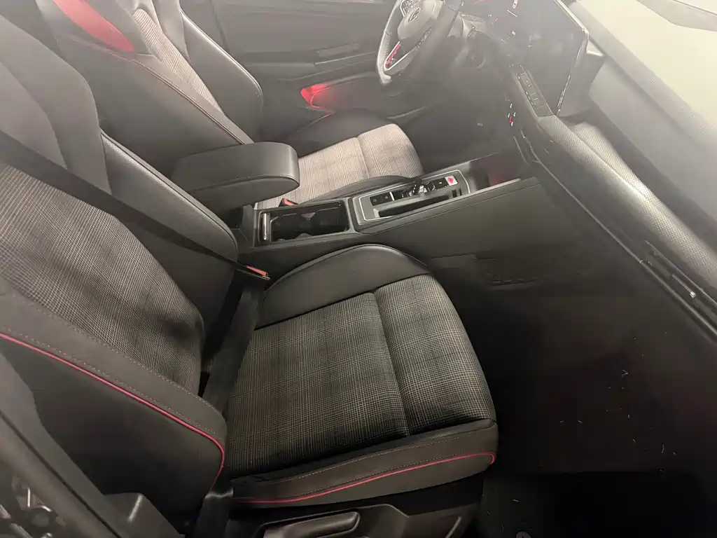 Volkswagen Golf GTI — фото 4
