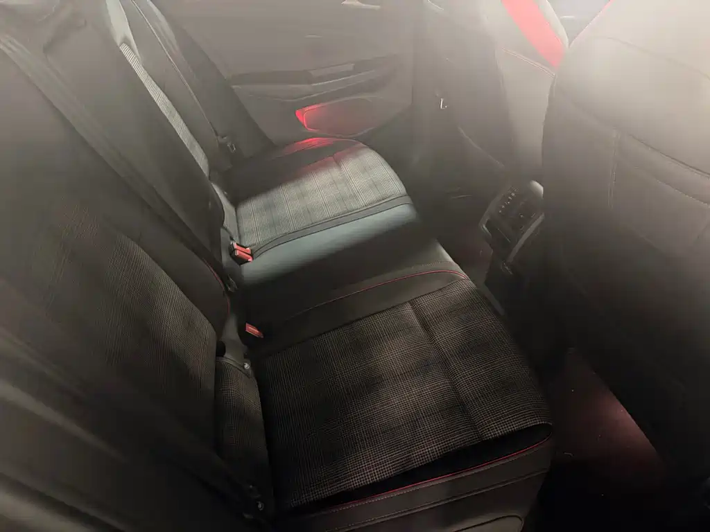 Volkswagen Golf GTI — фото 5