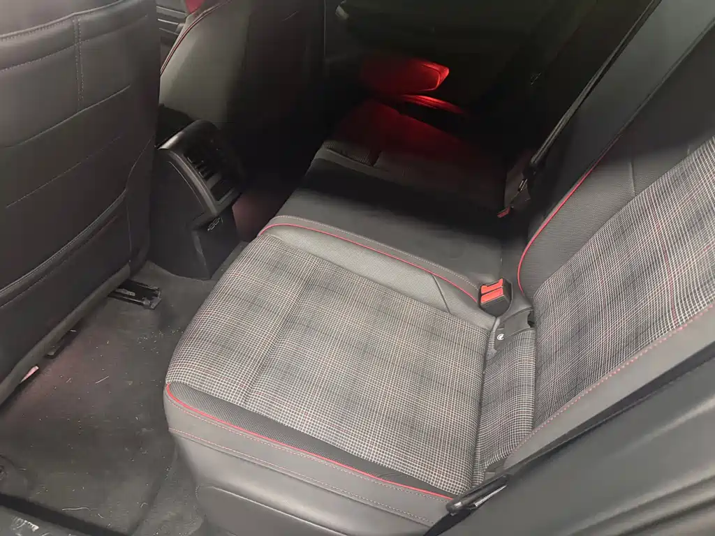 Volkswagen Golf GTI — фото 9