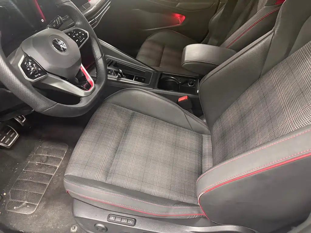 Volkswagen Golf GTI — фото 10
