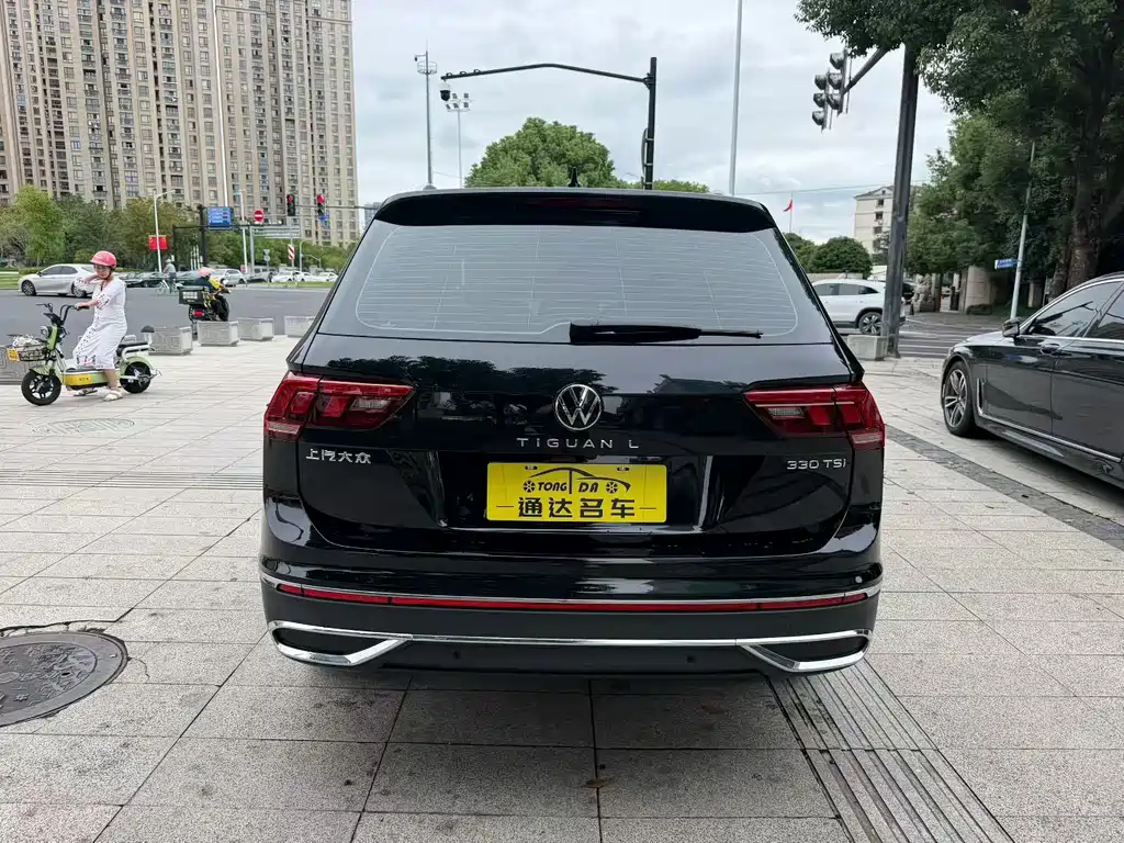 Volkswagen Tiguan L — фото 9