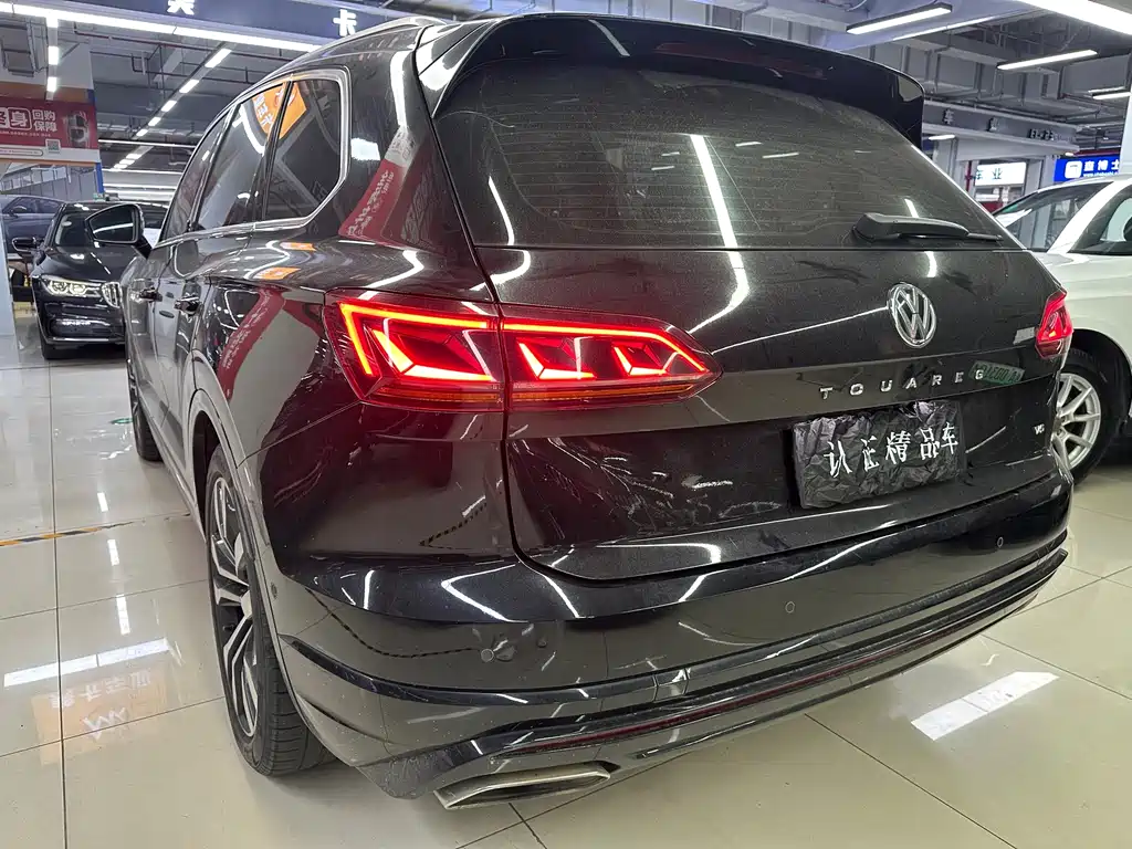 Volkswagen Touareg — фото 6