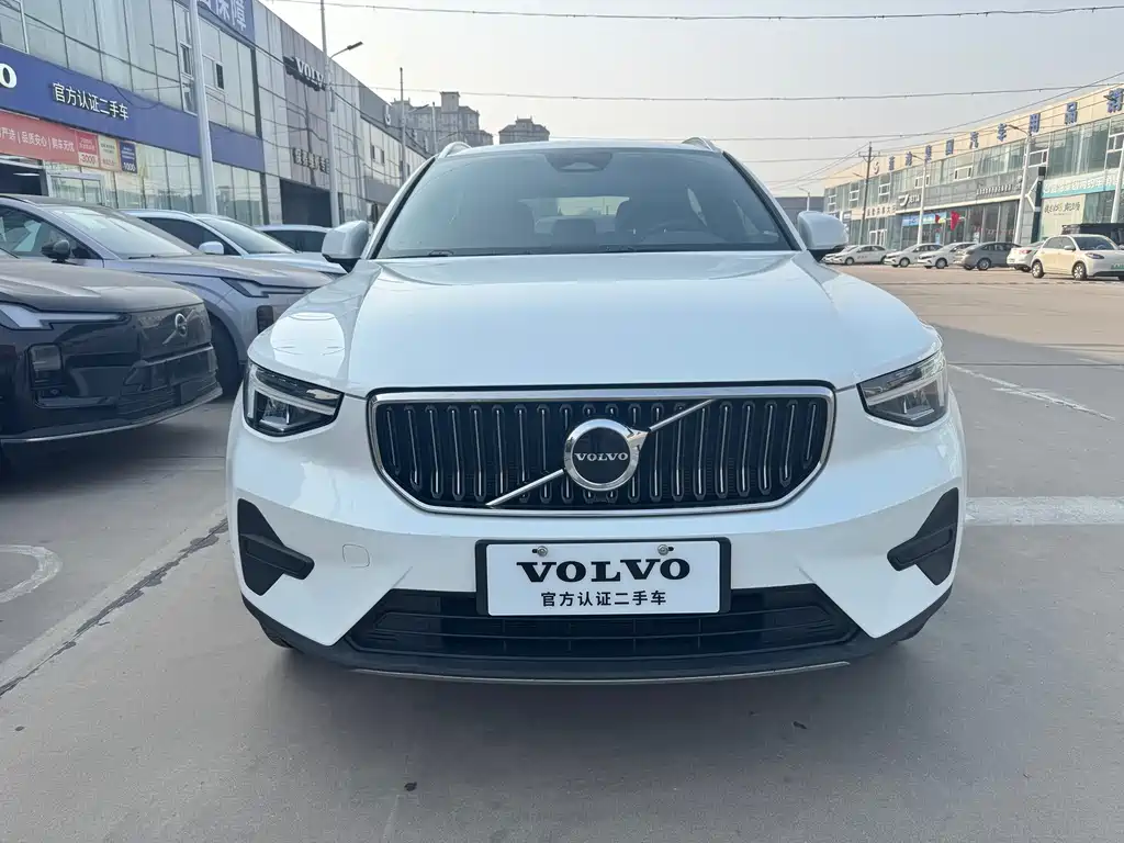 Volvo XC40 — фото 2