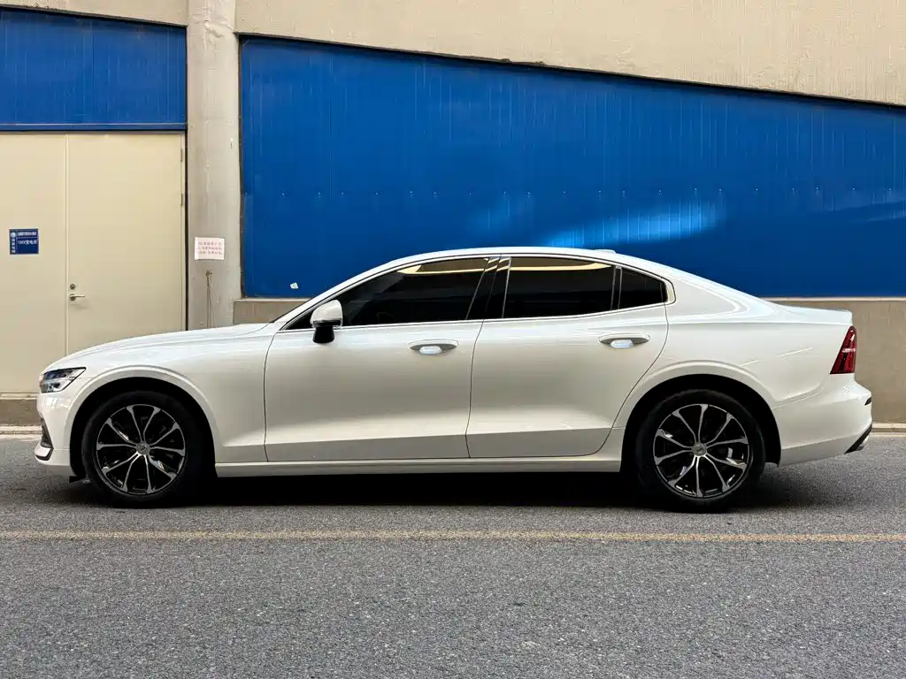 Volvo S60 — фото 3
