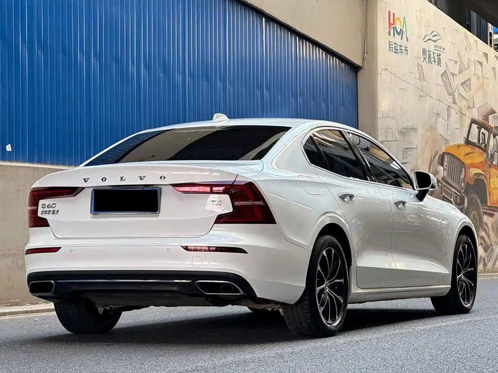 Volvo S60 — фото 5