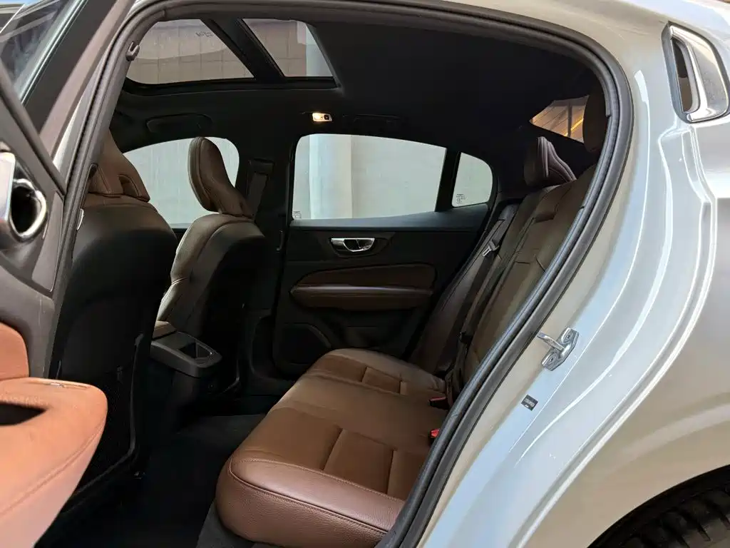 Volvo S60 — фото 10