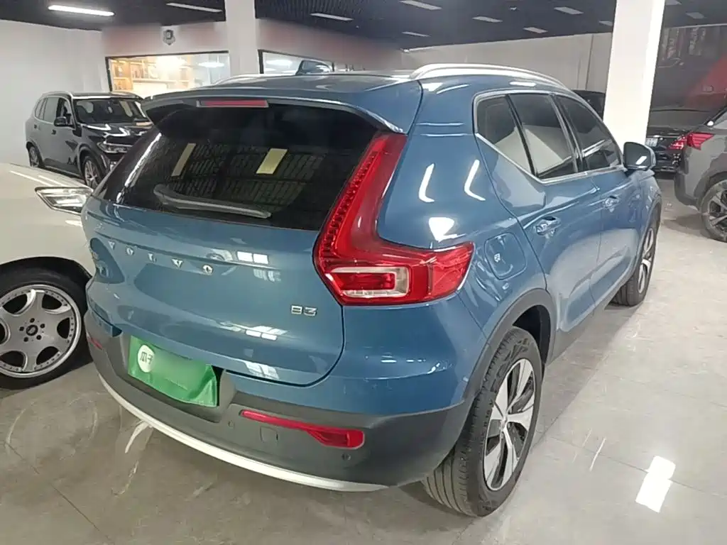Volvo XC40 — фото 7