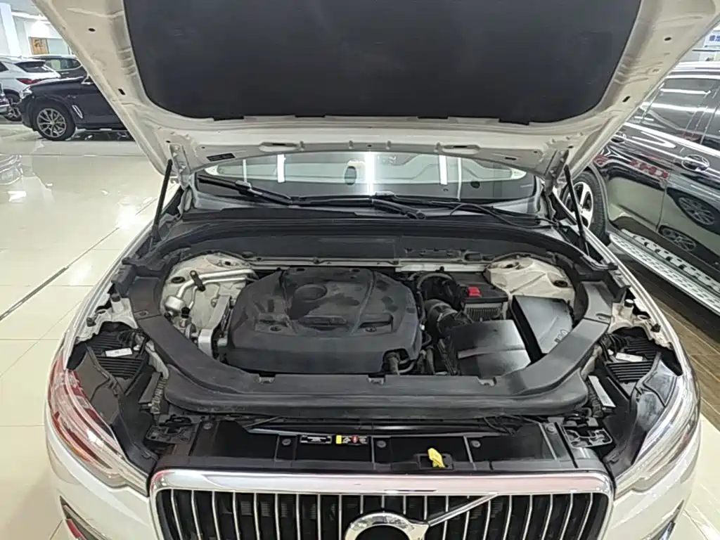Volvo XC60 — фото 20