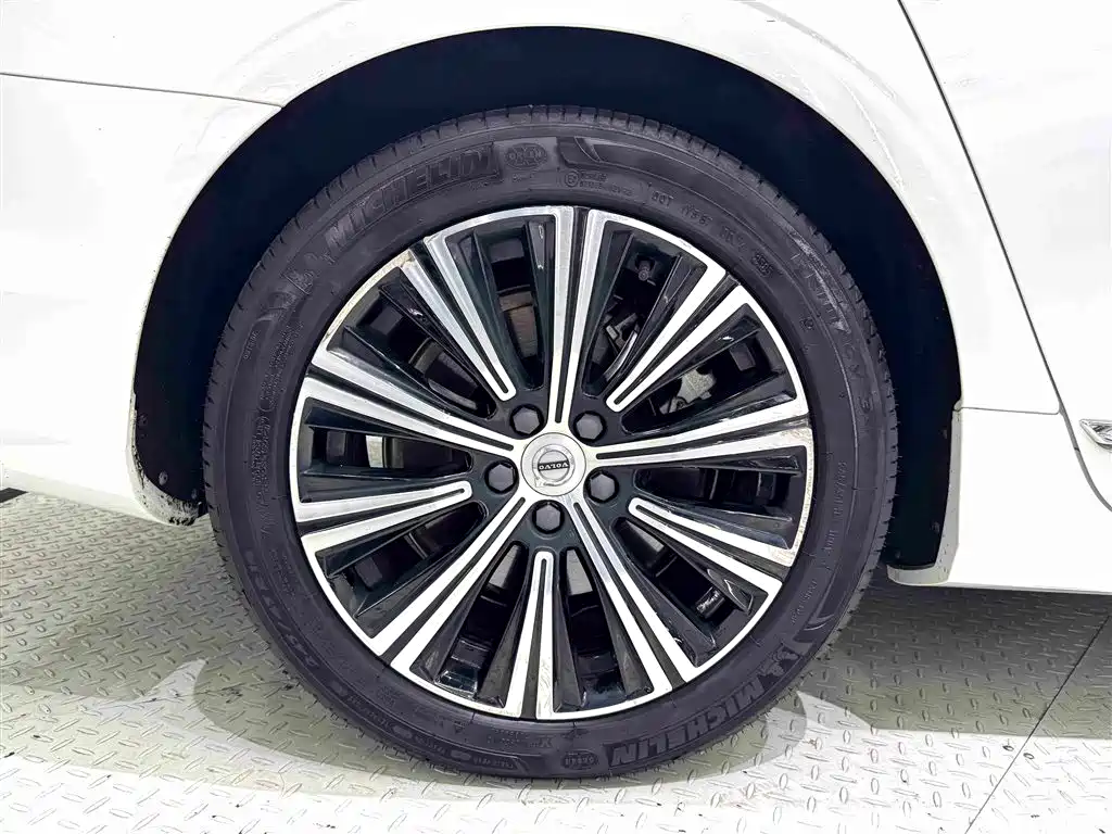 Volvo S90 — фото 10