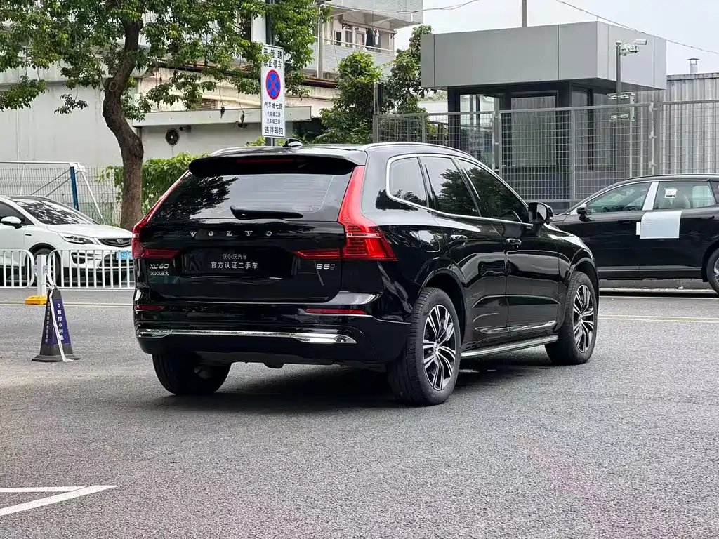 Volvo XC60 — фото 5