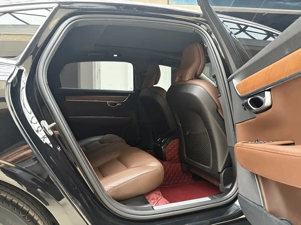 Volvo S90 — фото 10