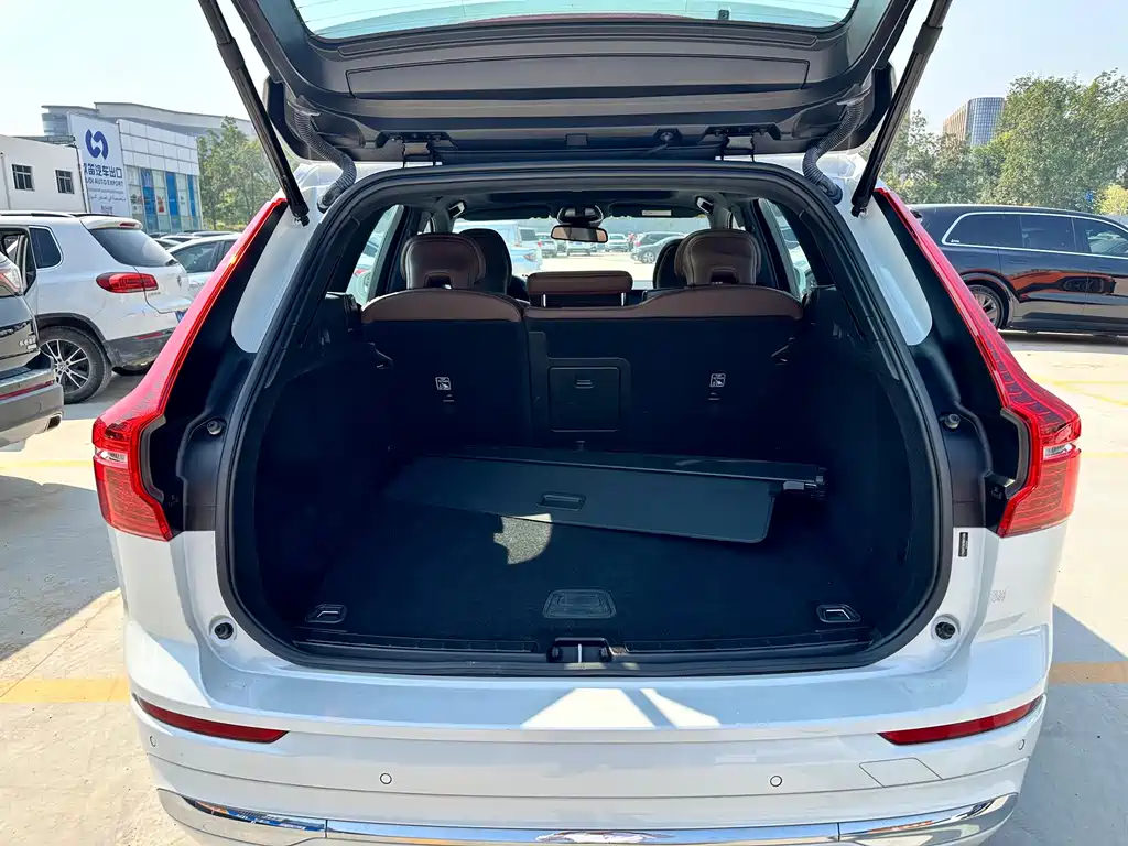 Volvo XC60 — фото 13