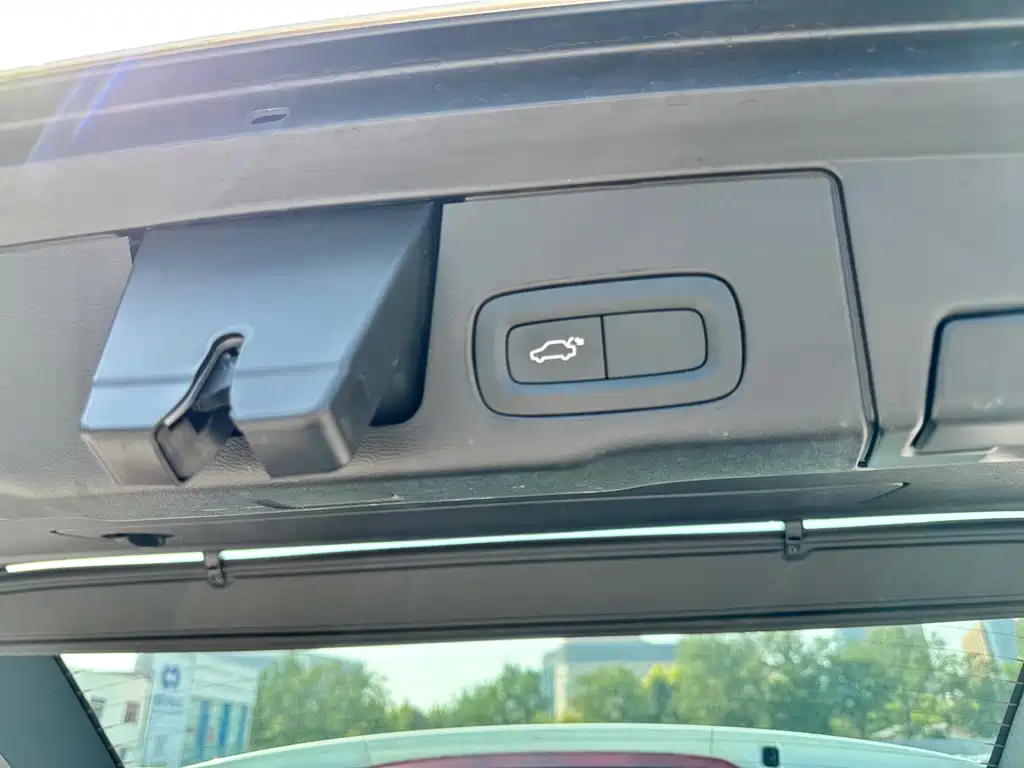 Volvo XC60 — фото 14