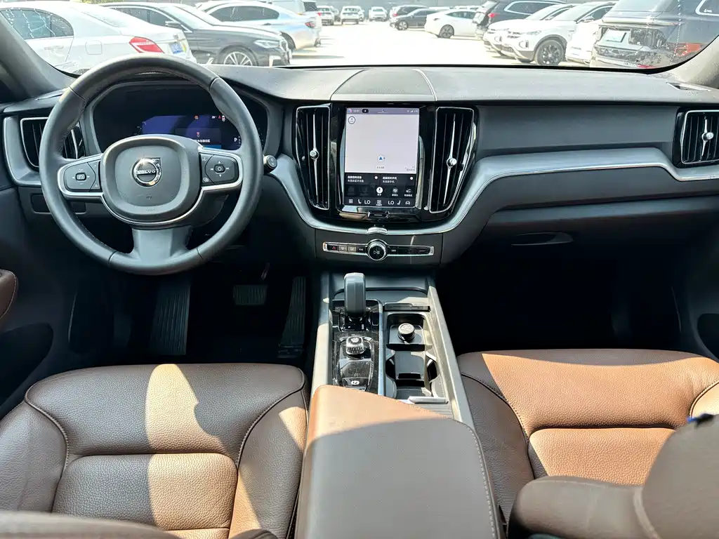 Volvo XC60 — фото 17