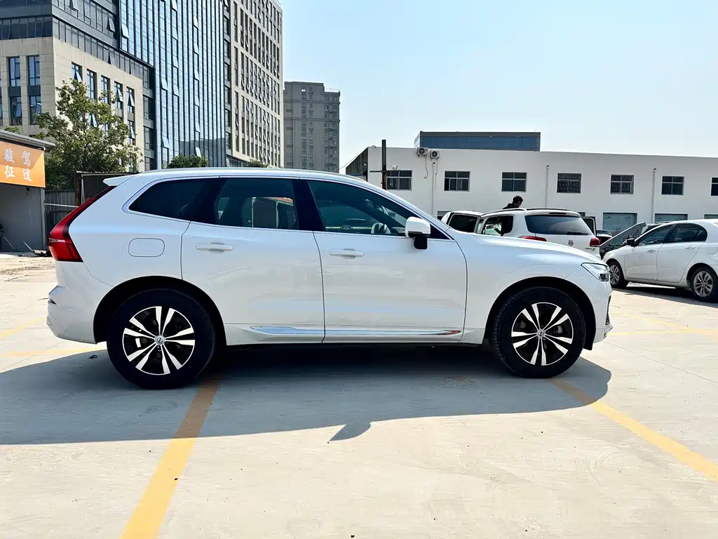 Volvo XC60 — фото 4