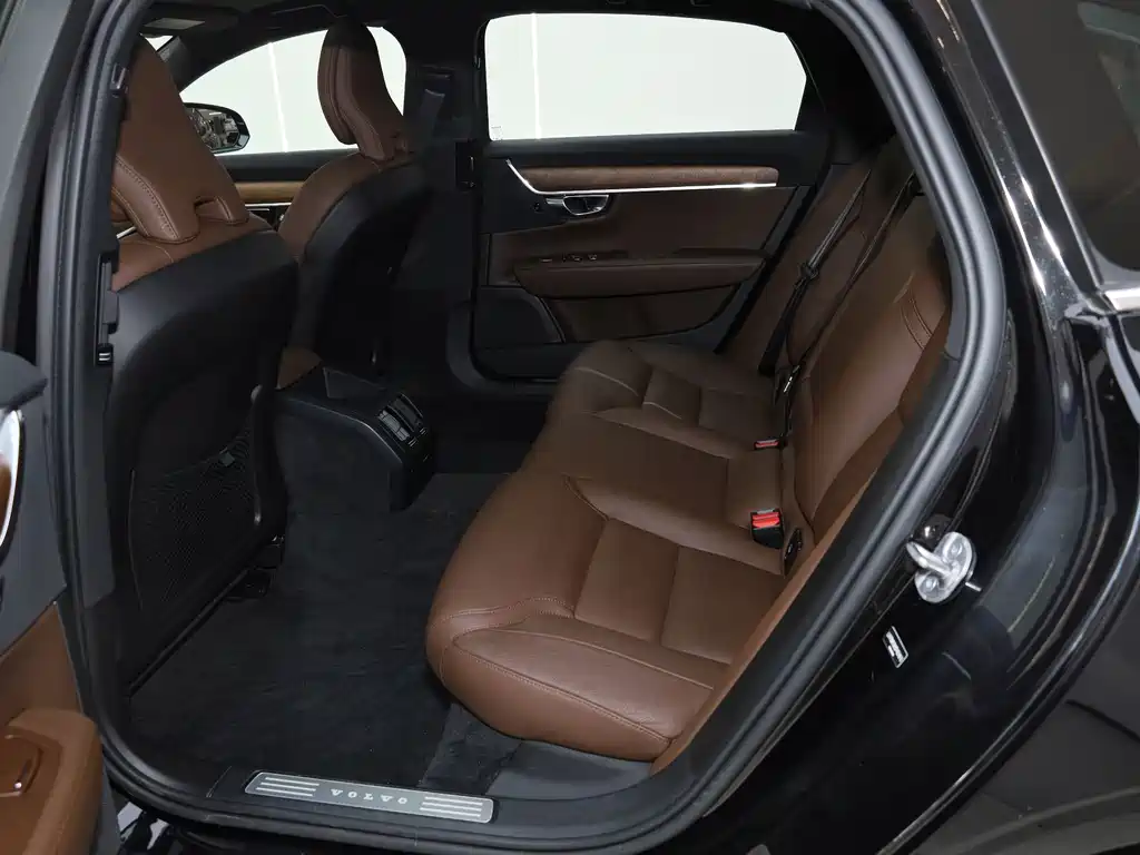 Volvo S90 — фото 14