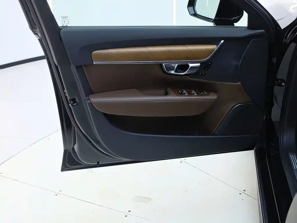 Volvo S90 — фото 9