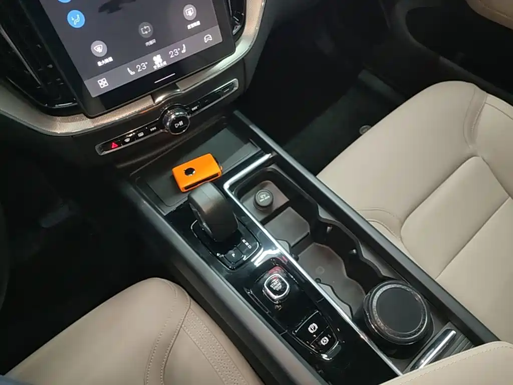 Volvo XC60 — фото 14