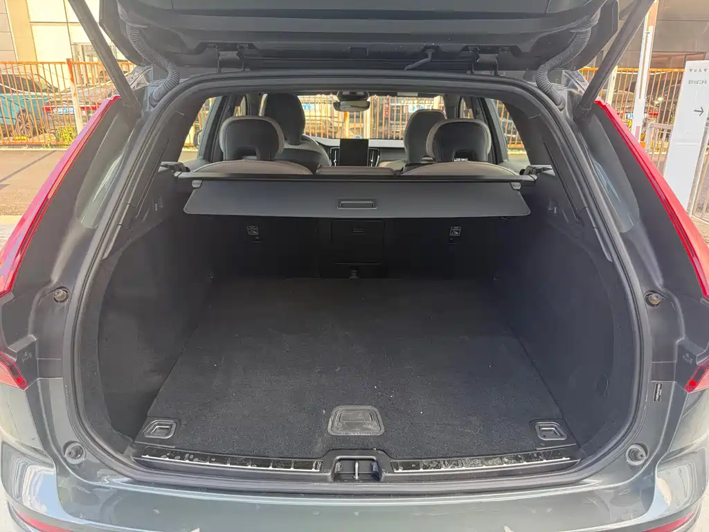 Volvo XC60 — фото 13