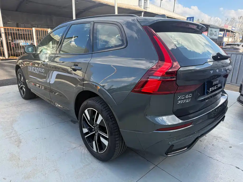 Volvo XC60 — фото 8