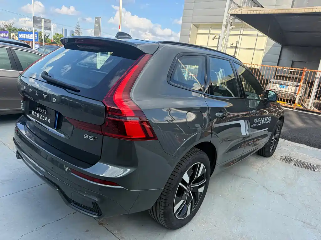 Volvo XC60 — фото 10