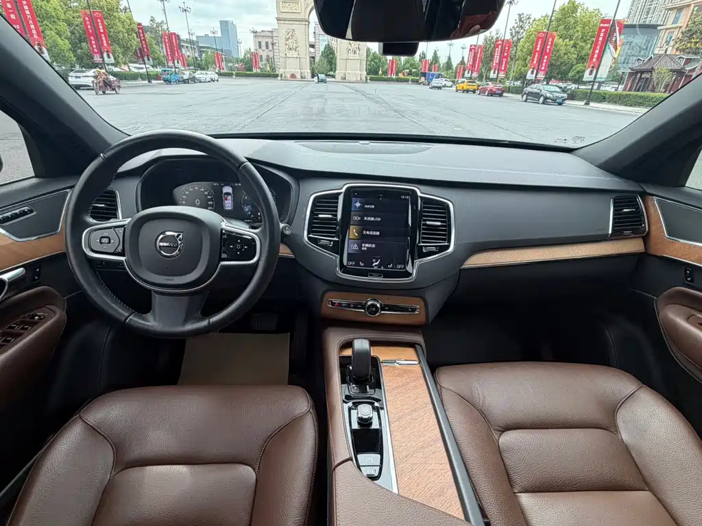 Volvo XC90 — фото 11