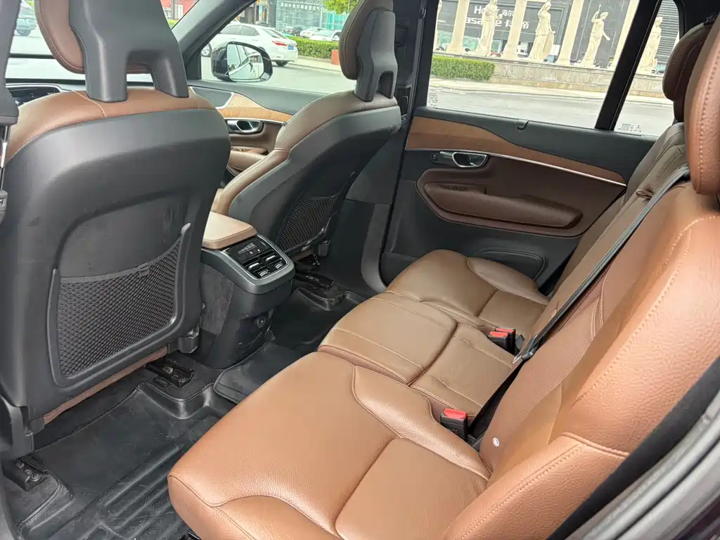 Volvo XC90 — фото 14