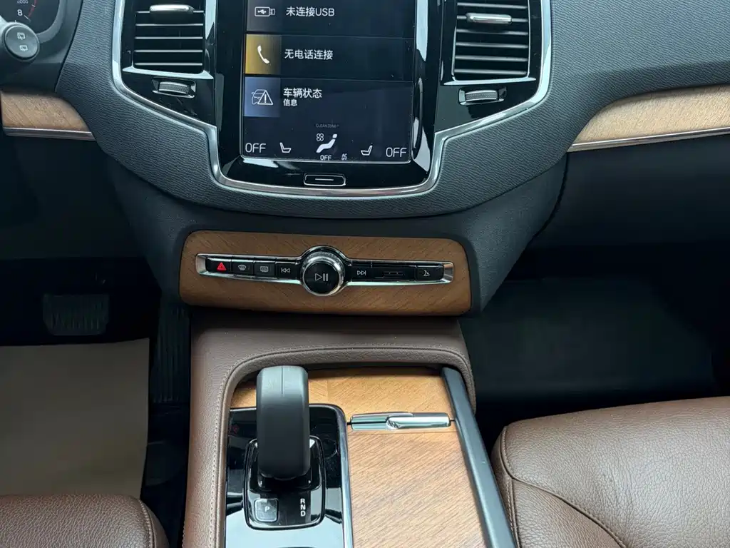 Volvo XC90 — фото 9