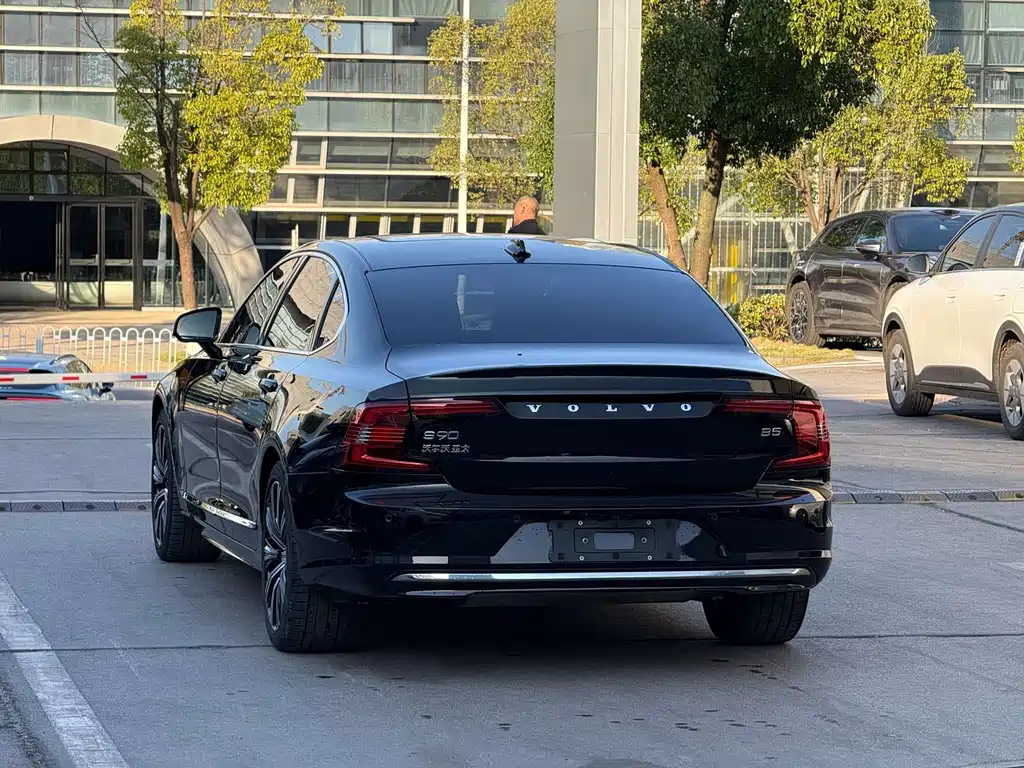 Volvo S90 — фото 8