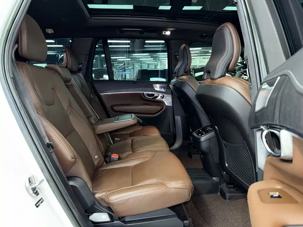 Volvo XC90 — фото 10