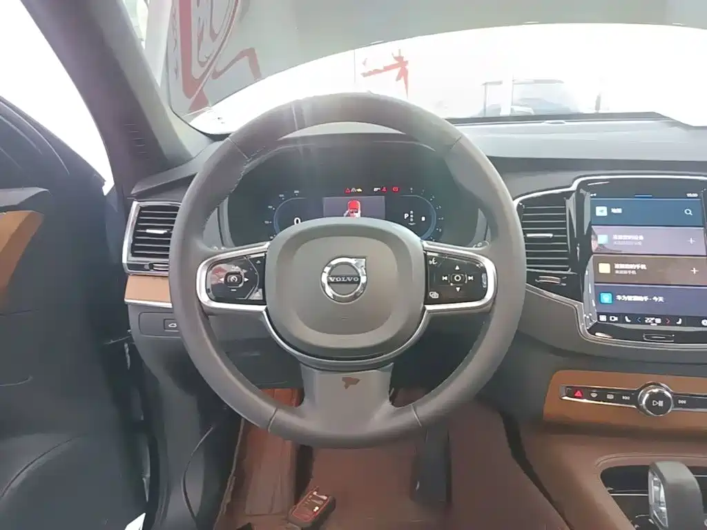 Volvo XC90 — фото 11