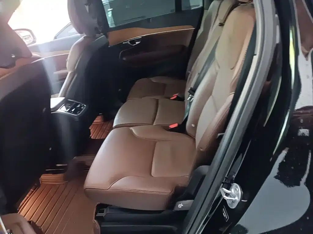 Volvo XC90 — фото 17