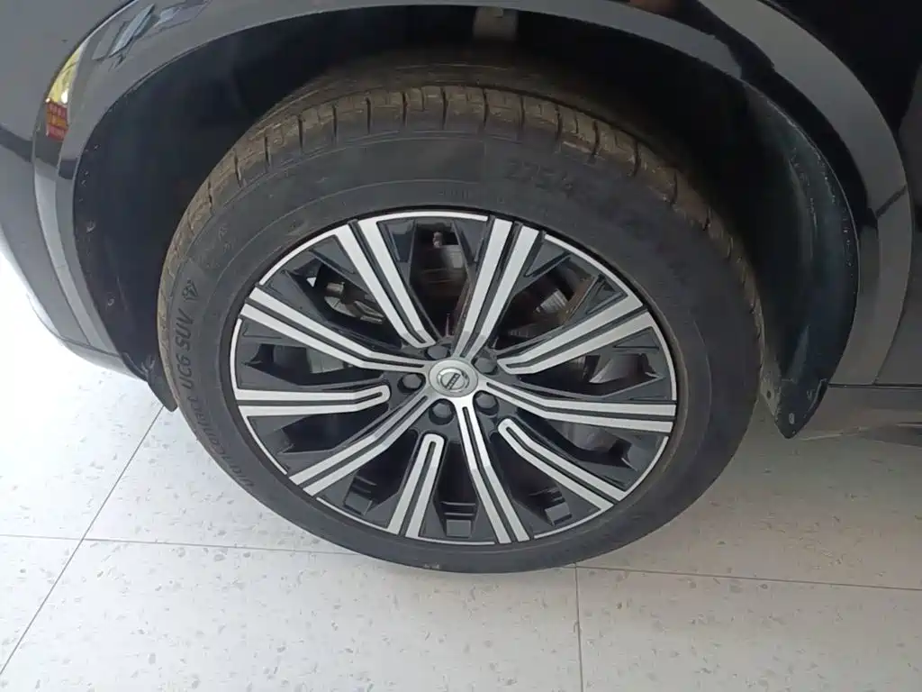 Volvo XC90 — фото 23