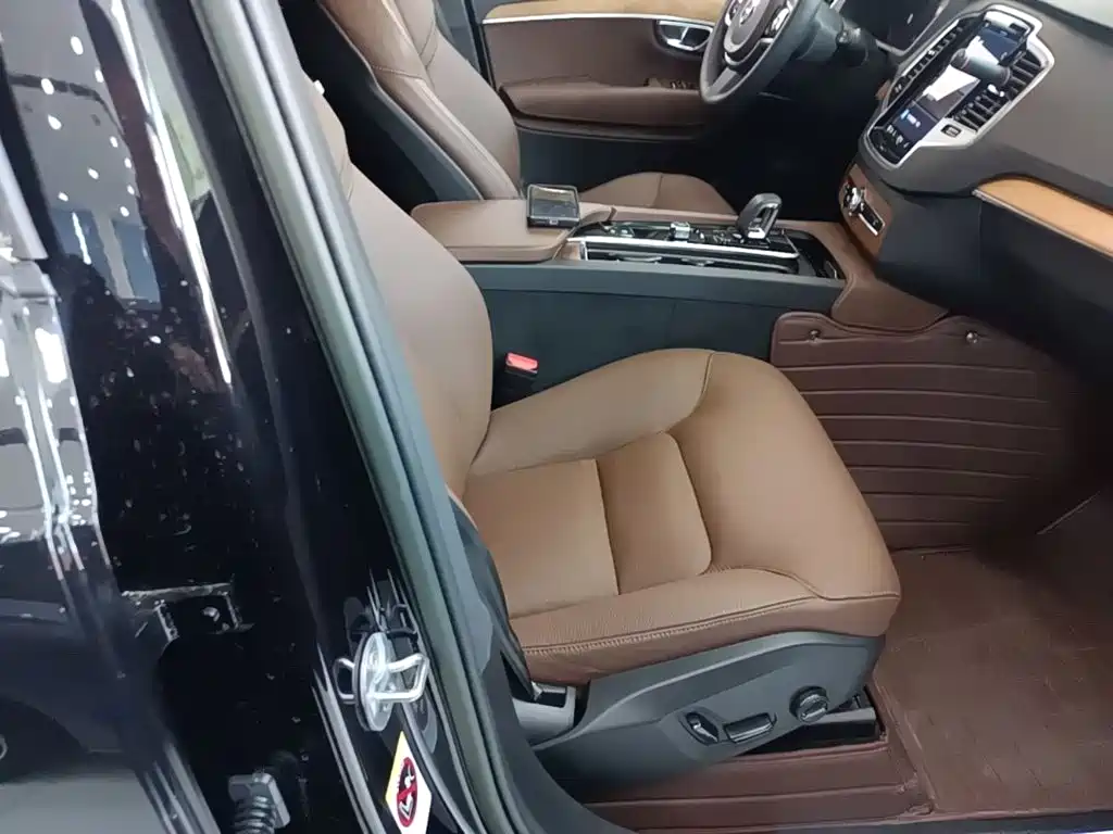 Volvo XC90 — фото 25