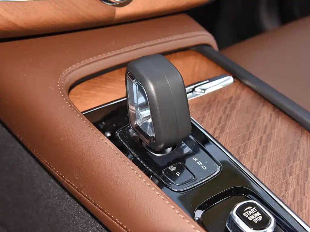 Volvo XC90 — фото 11