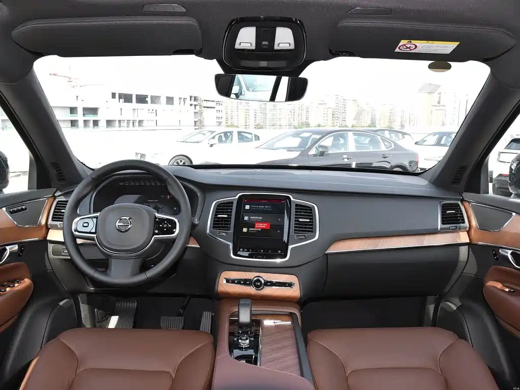 Volvo XC90 — фото 10