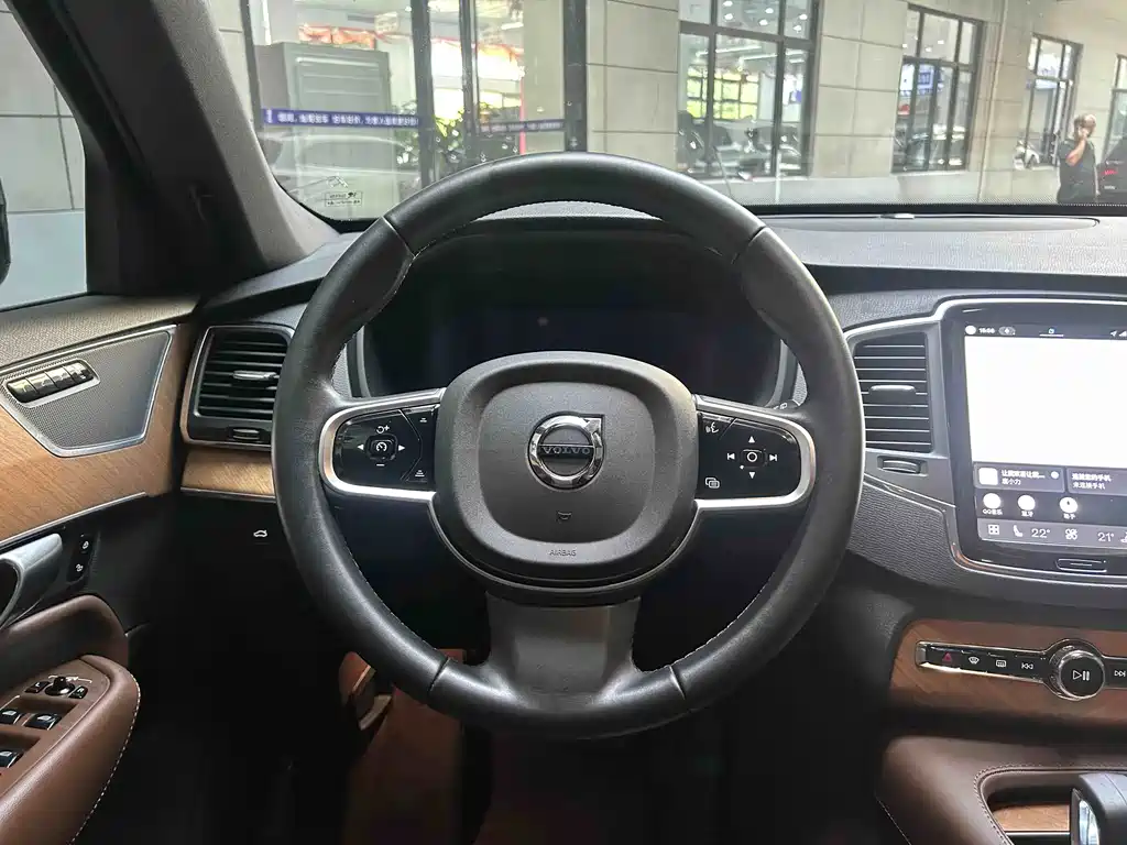 Volvo XC90 — фото 9