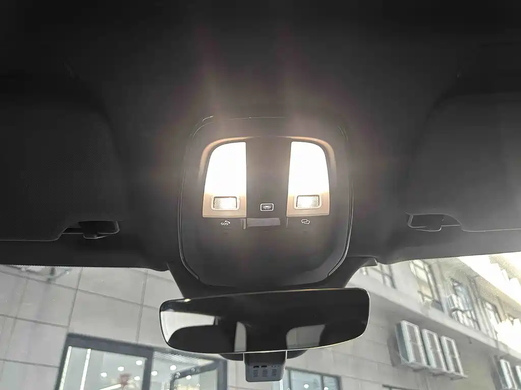 Volvo XC90 — фото 10