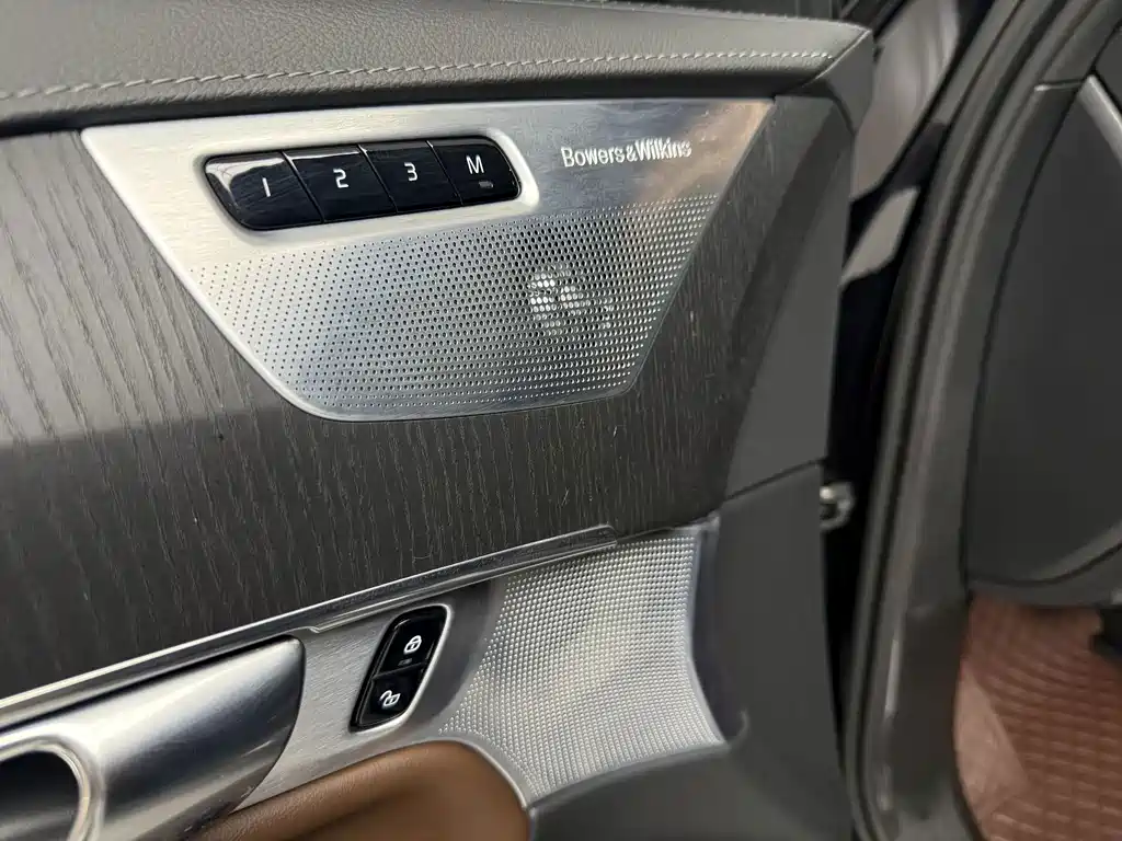 Volvo XC90 — фото 14