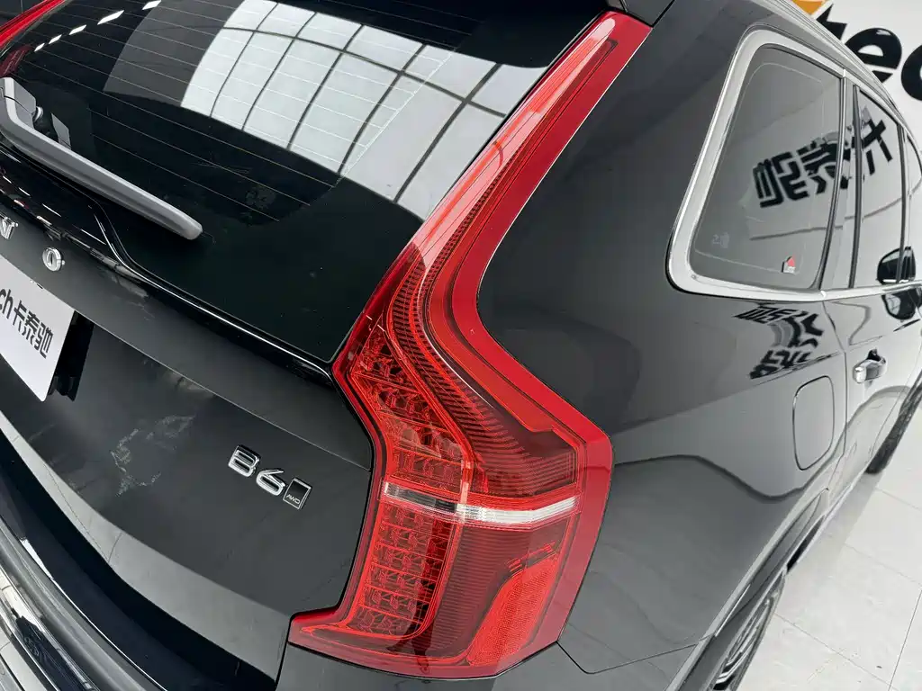 Volvo XC90 — фото 15