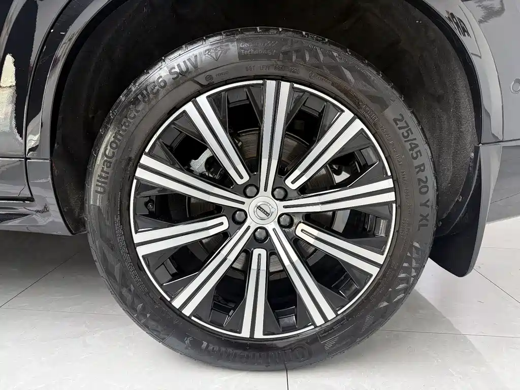 Volvo XC90 — фото 17