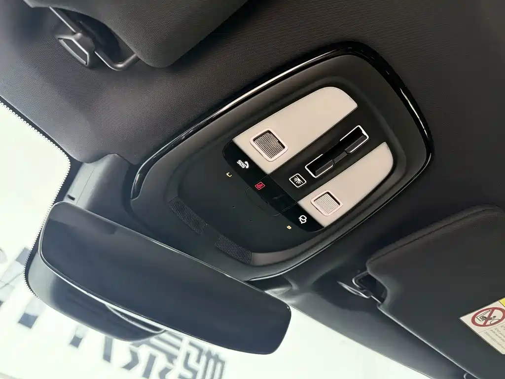 Volvo XC90 — фото 10