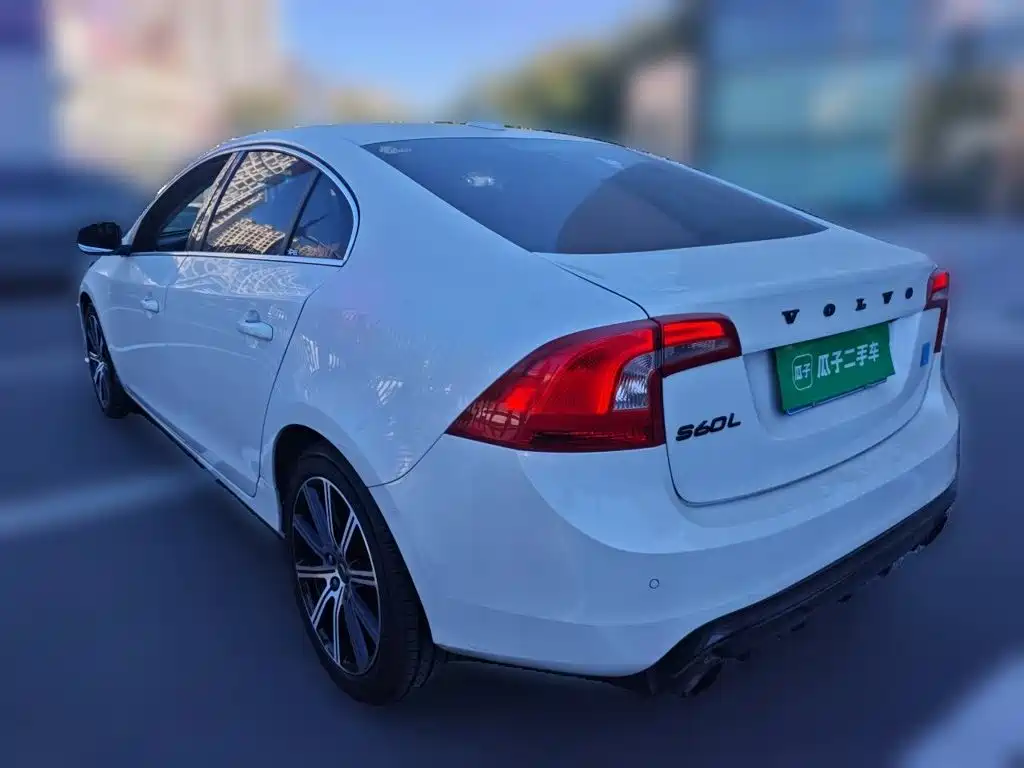 Volvo S60 — фото 5