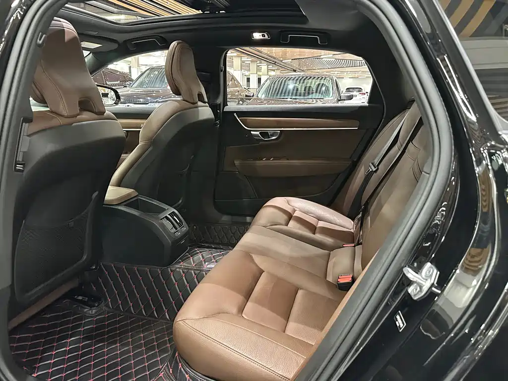 Volvo S90 — фото 11