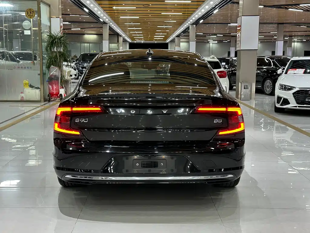 Volvo S90 — фото 13