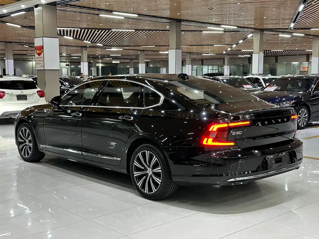 Volvo S90 — фото 14